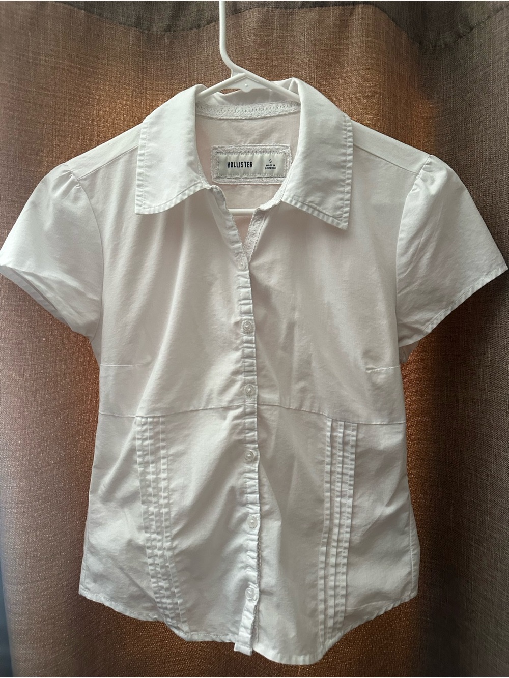 Hollister White Short-Sleeve Button-Down Blouse